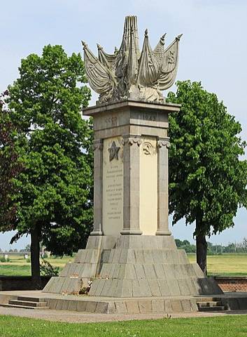 Denkmal der Begegnung zwischen amerikanischen und sowjetischen Truppen in Torgau Denkmal der Begegnung zwischen amerikanischen und sowjetischen Truppen in Torgau