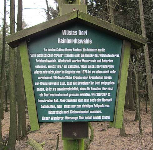 Erinnerungstafel an die Wüstung Reinhardtswalde Erinnerungstafel an die Wüstung Reinhardtswalde